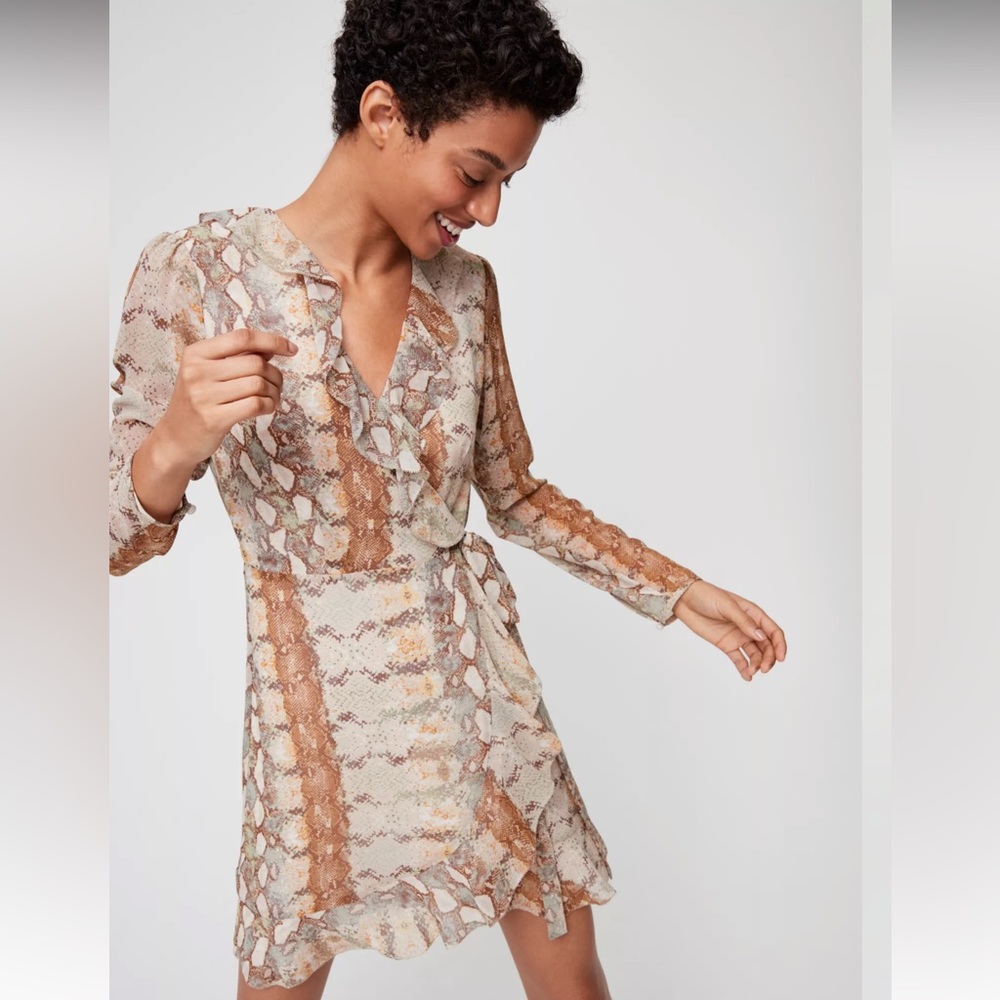 Aritzia Wilfred Louise Wrap Dress